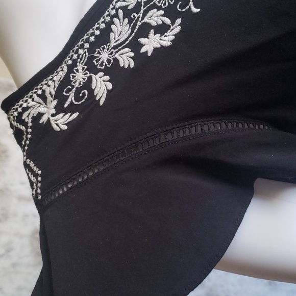 Time and Tru Black Top with White Embroidery Women's Size XL - Picture 4 of 14